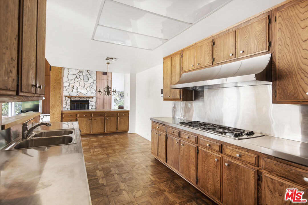 5239 Los Hermosos Way