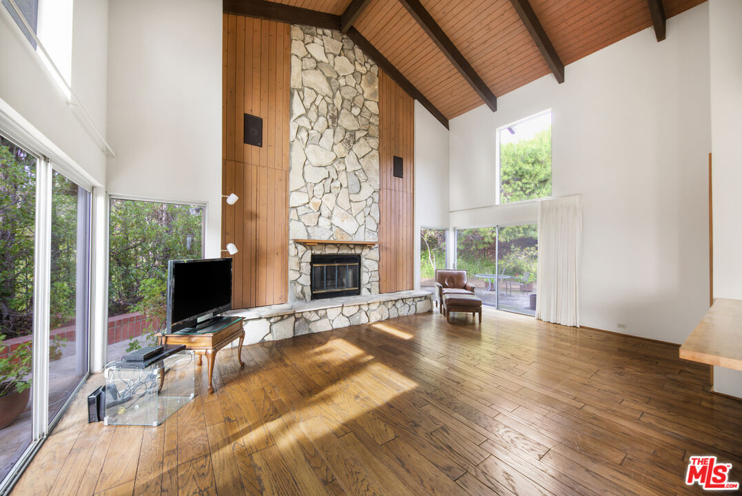 5239 Los Hermosos Way