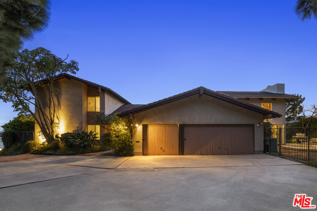 5239 Los Hermosos Way