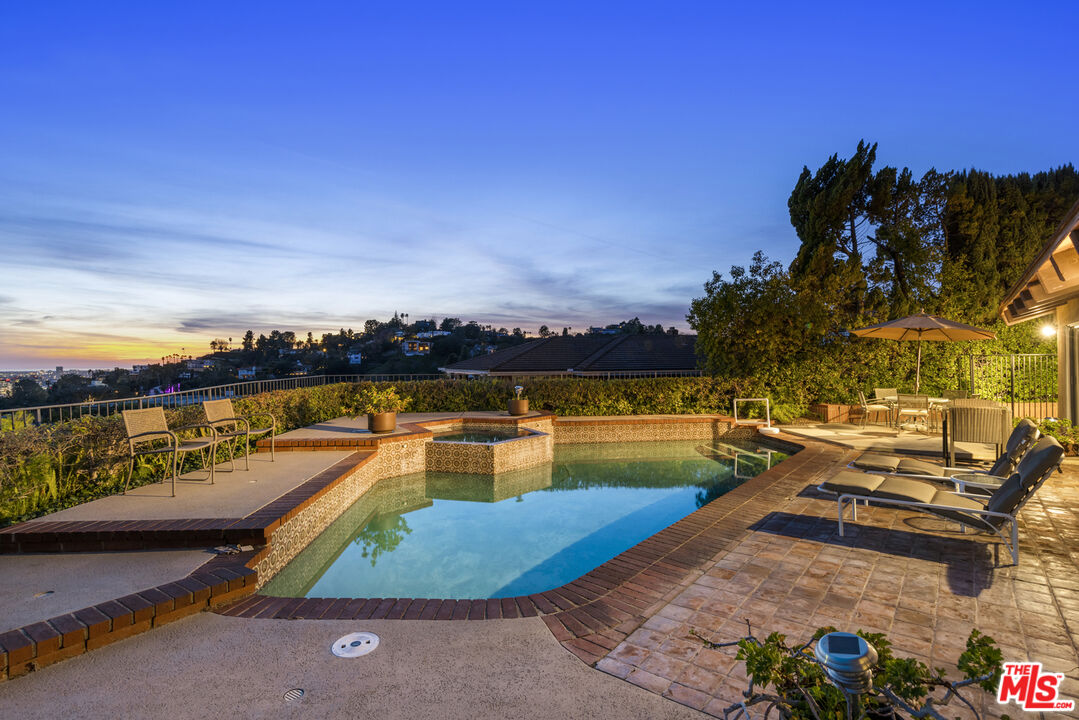 5239 Los Hermosos Way