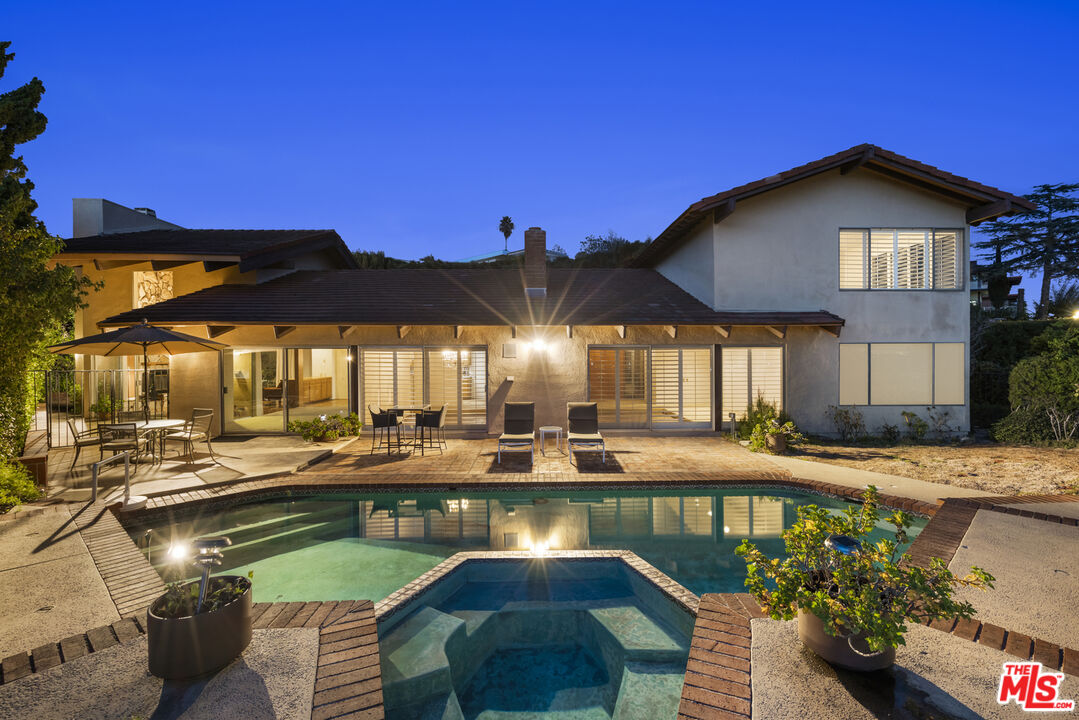 5239 Los Hermosos Way