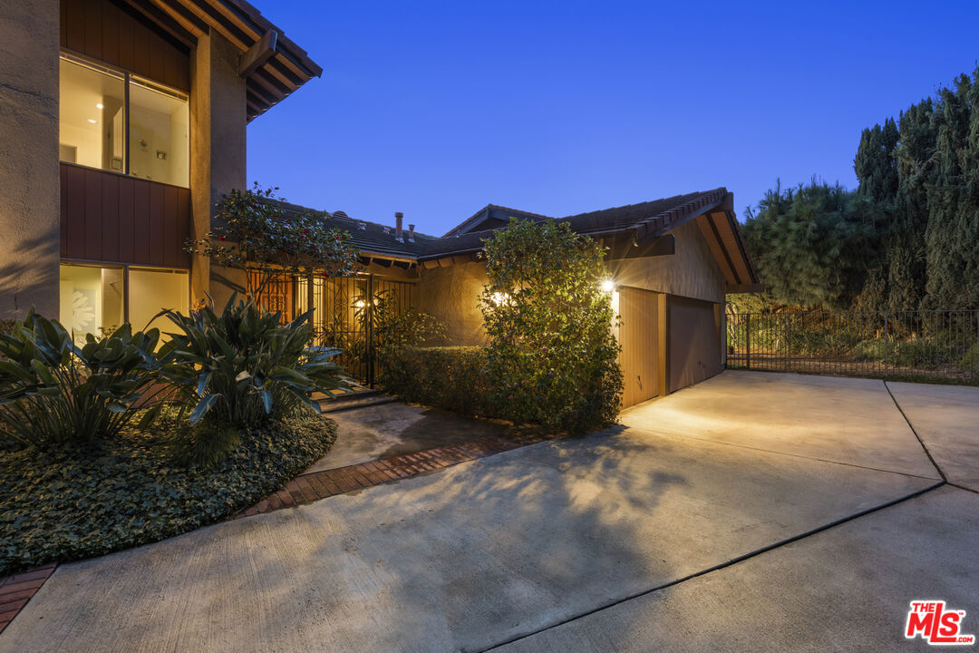 5239 Los Hermosos Way