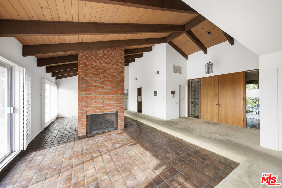 5239 Los Hermosos Way