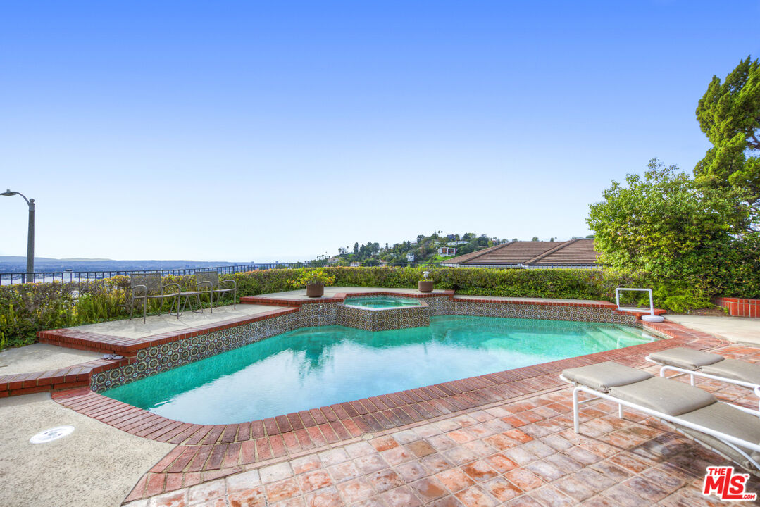 5239 Los Hermosos Way