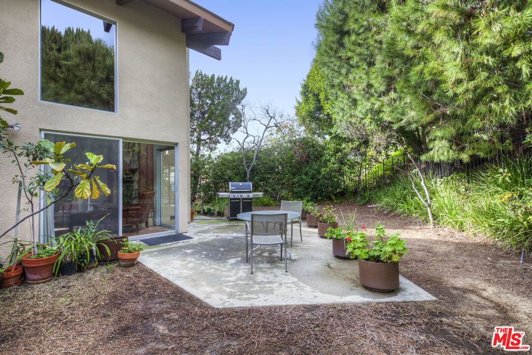 5239 Los Hermosos Way