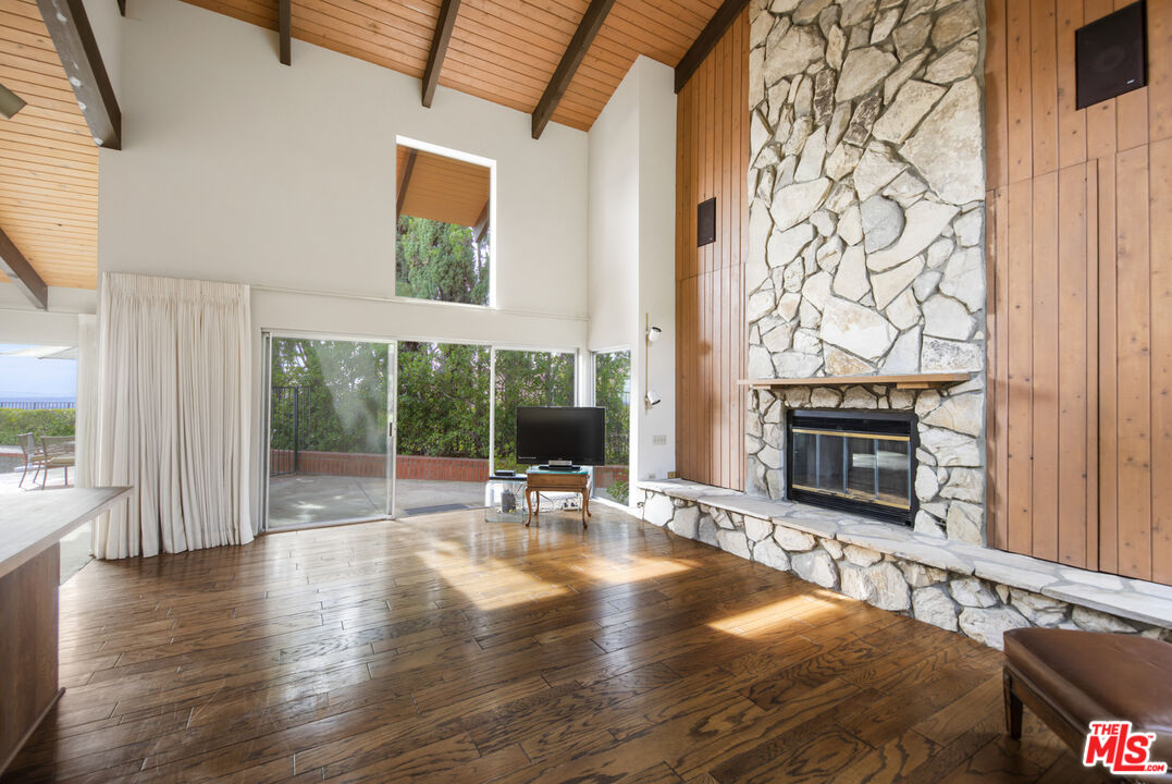 5239 Los Hermosos Way