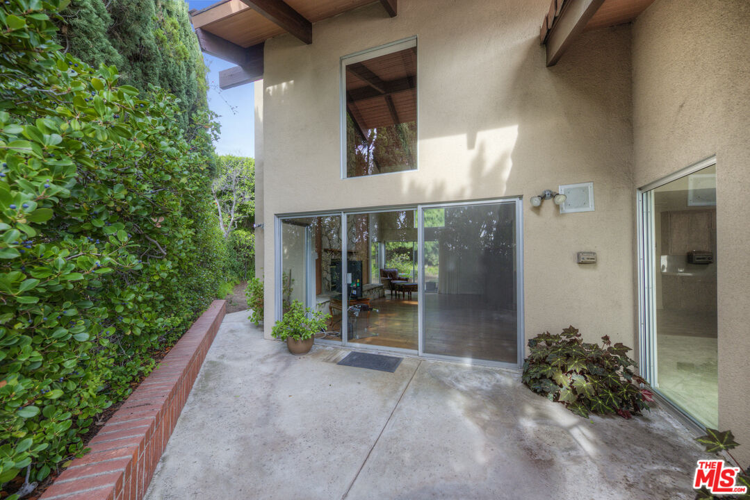 5239 Los Hermosos Way