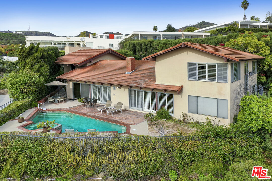 5239 Los Hermosos Way