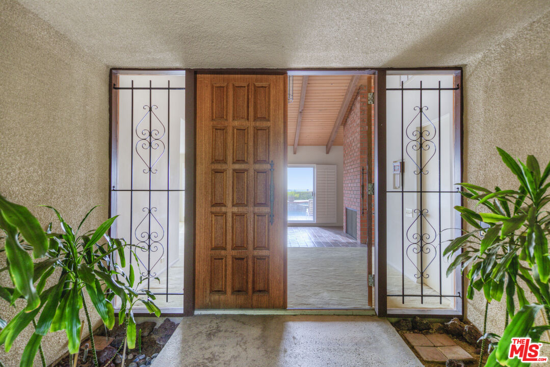 5239 Los Hermosos Way