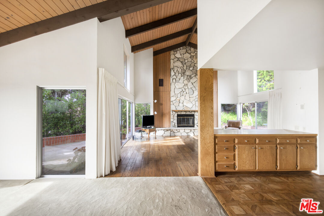 5239 Los Hermosos Way