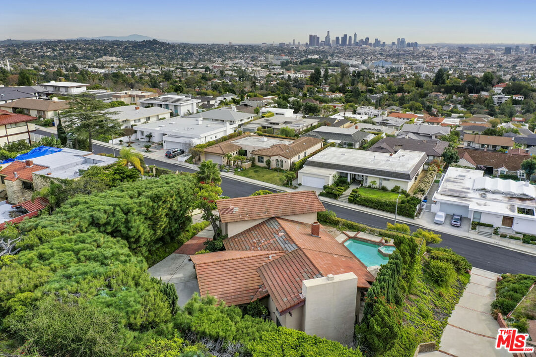 5239 Los Hermosos Way