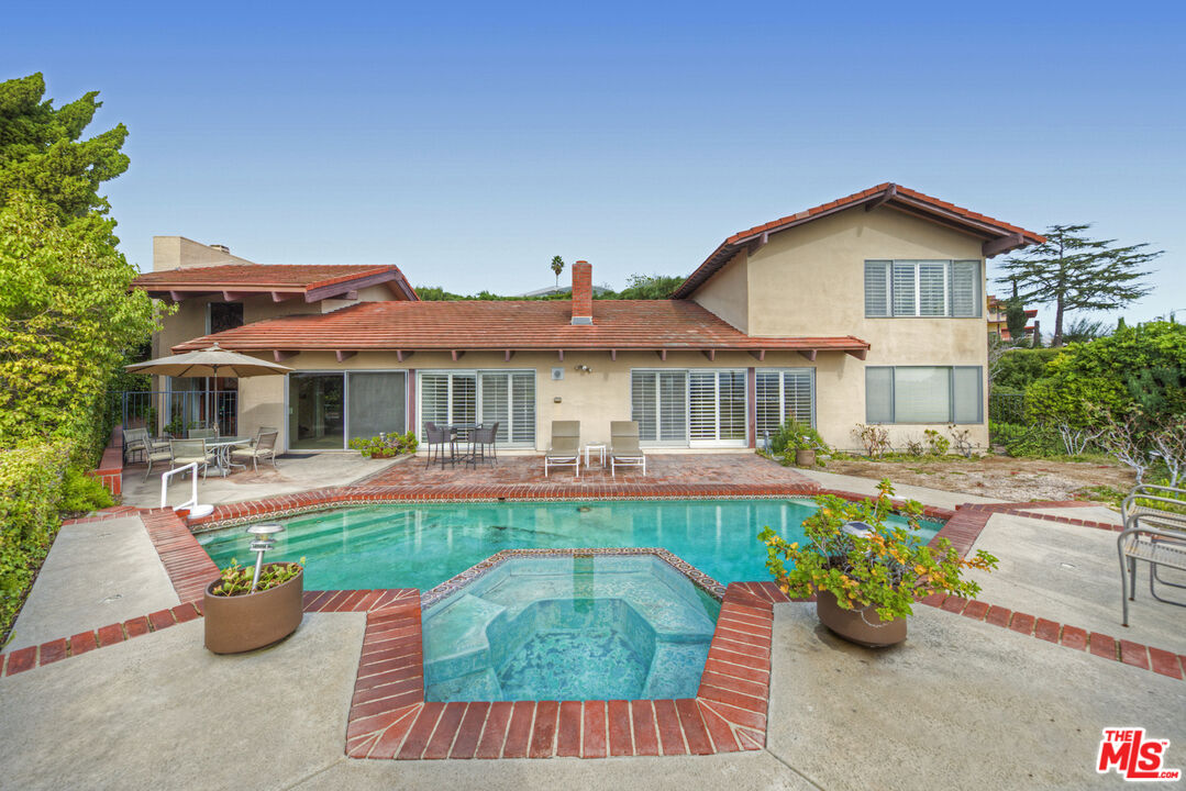 5239 Los Hermosos Way