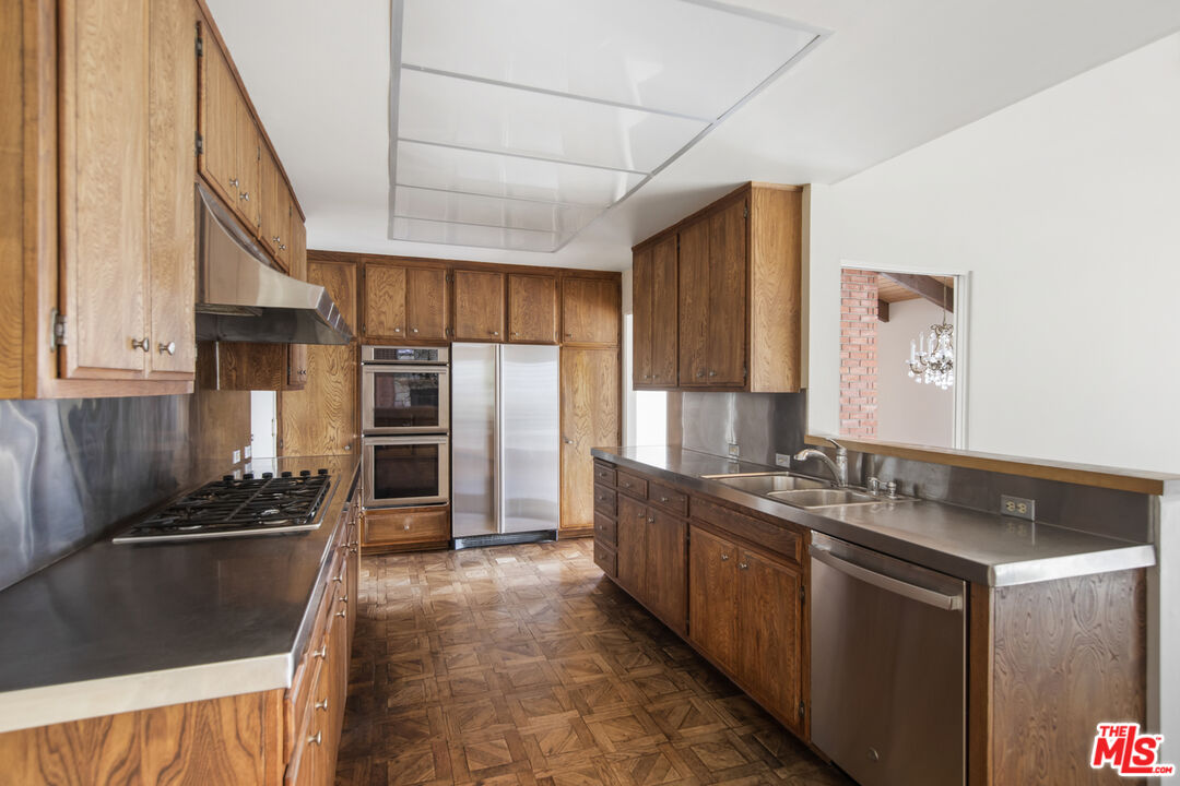 5239 Los Hermosos Way