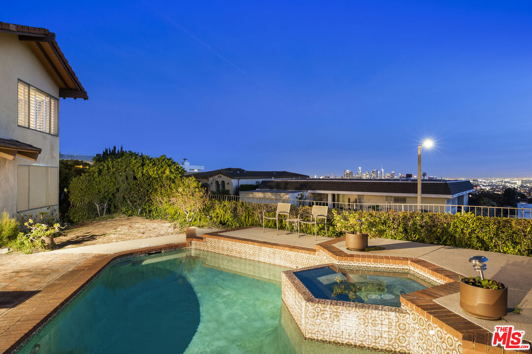 5239 Los Hermosos Way