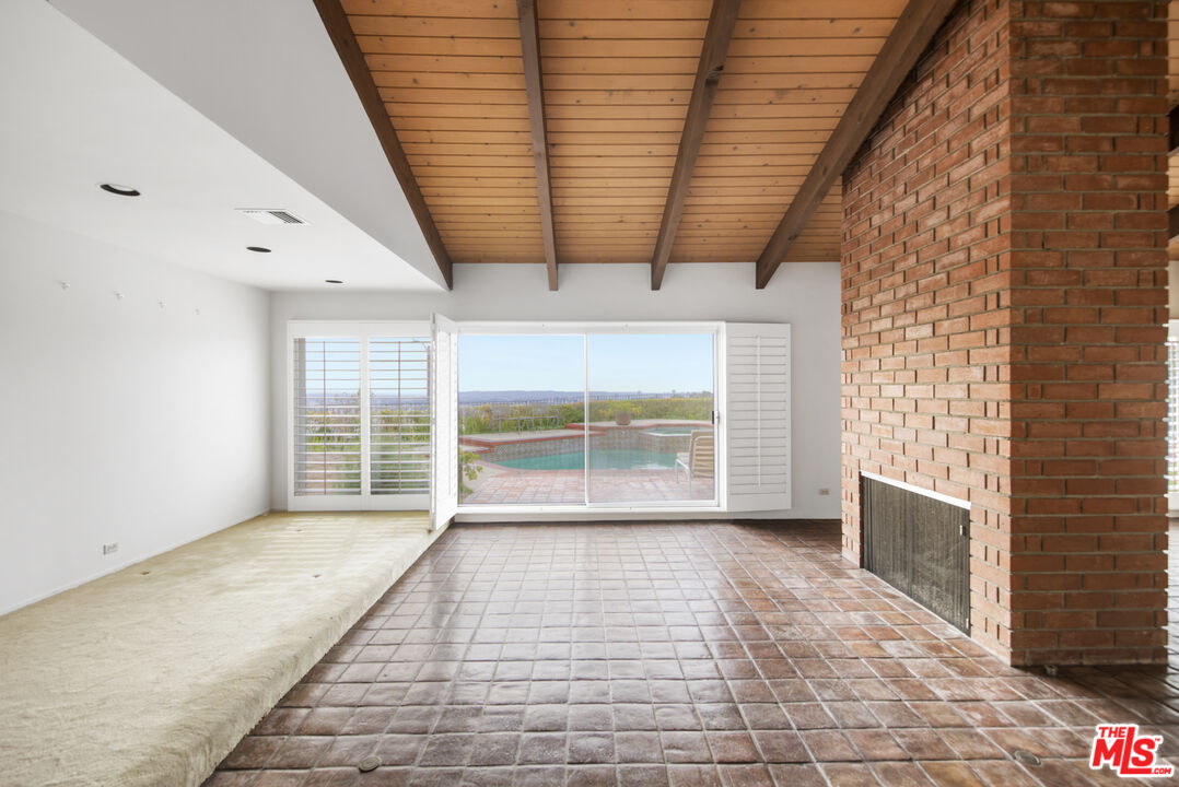 5239 Los Hermosos Way