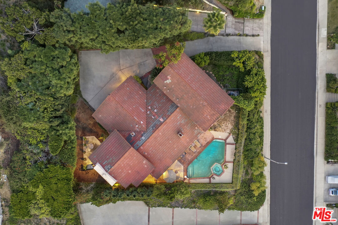 5239 Los Hermosos Way