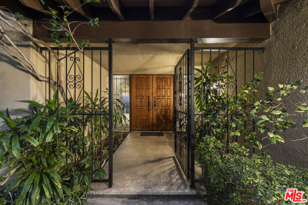 5239 Los Hermosos Way