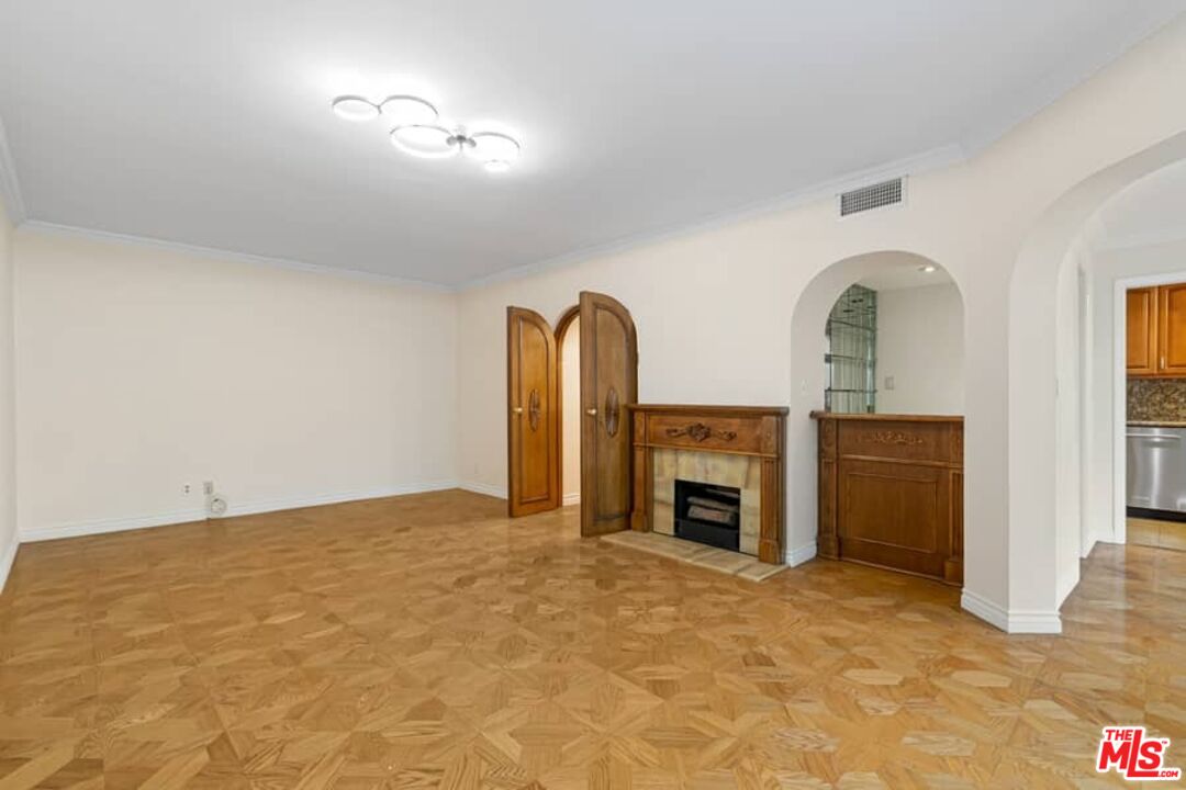 8455 Fountain Ave Unit: 416