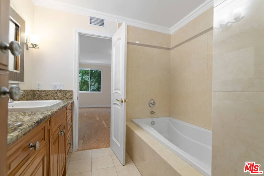 8455 Fountain Ave Unit: 416