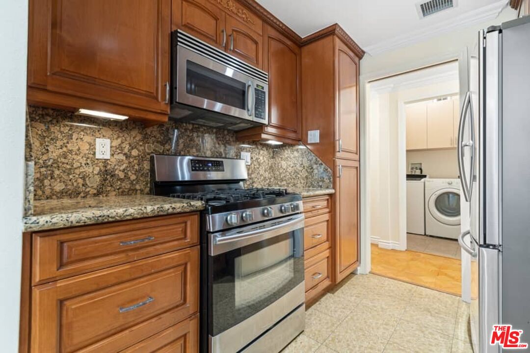 8455 Fountain Ave Unit: 416