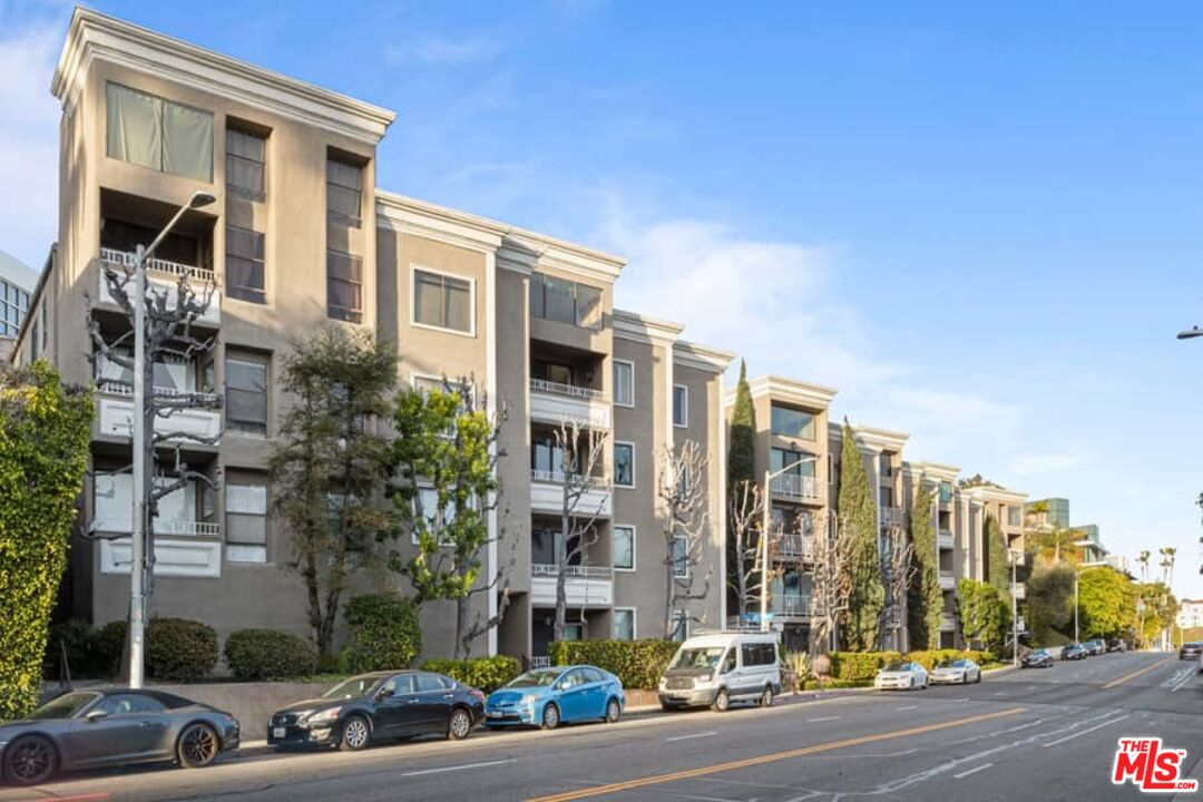 8455 Fountain Ave Unit: 416