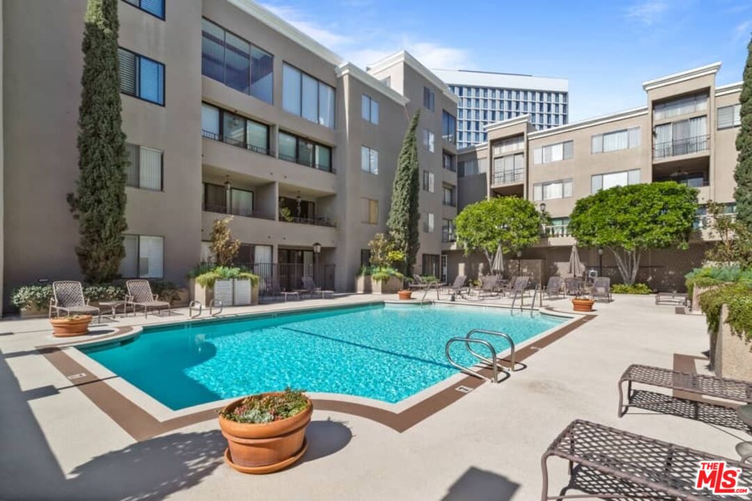 8455 Fountain Ave Unit: 416