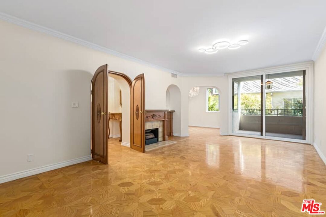 8455 Fountain Ave Unit: 416