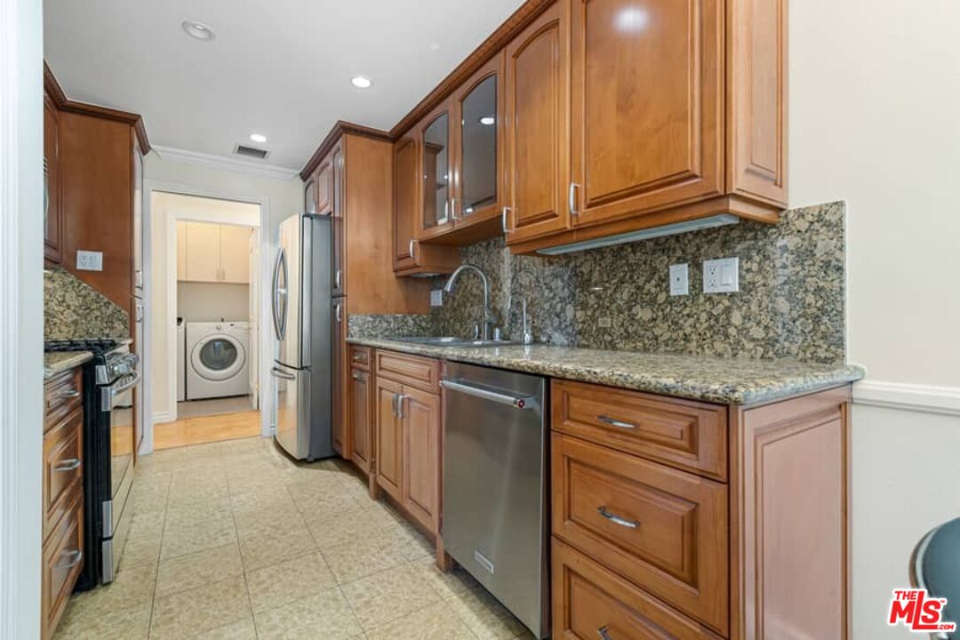 8455 Fountain Ave Unit: 416