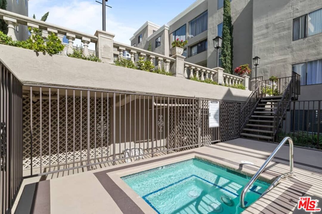 8455 Fountain Ave Unit: 416