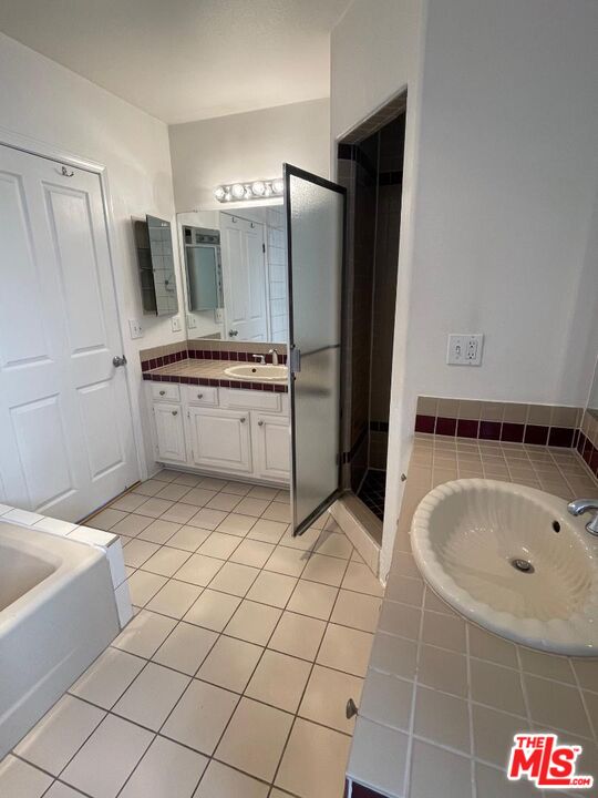 11907 Darlington Ave Unit: 203