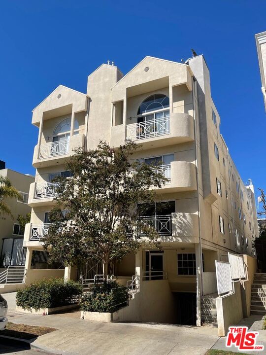 11907 Darlington Ave Unit: 203