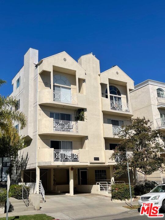 11907 Darlington Ave Unit: 203