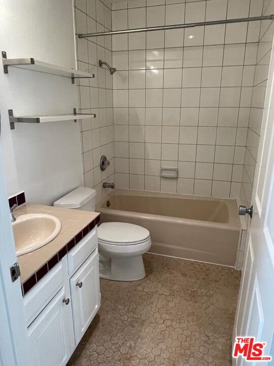 11907 Darlington Ave Unit: 203