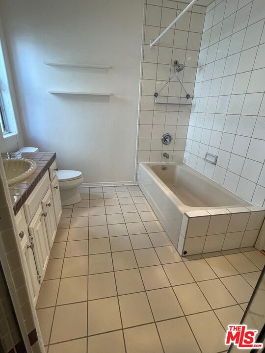 11907 Darlington Ave Unit: 203