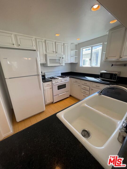 11907 Darlington Ave Unit: 203