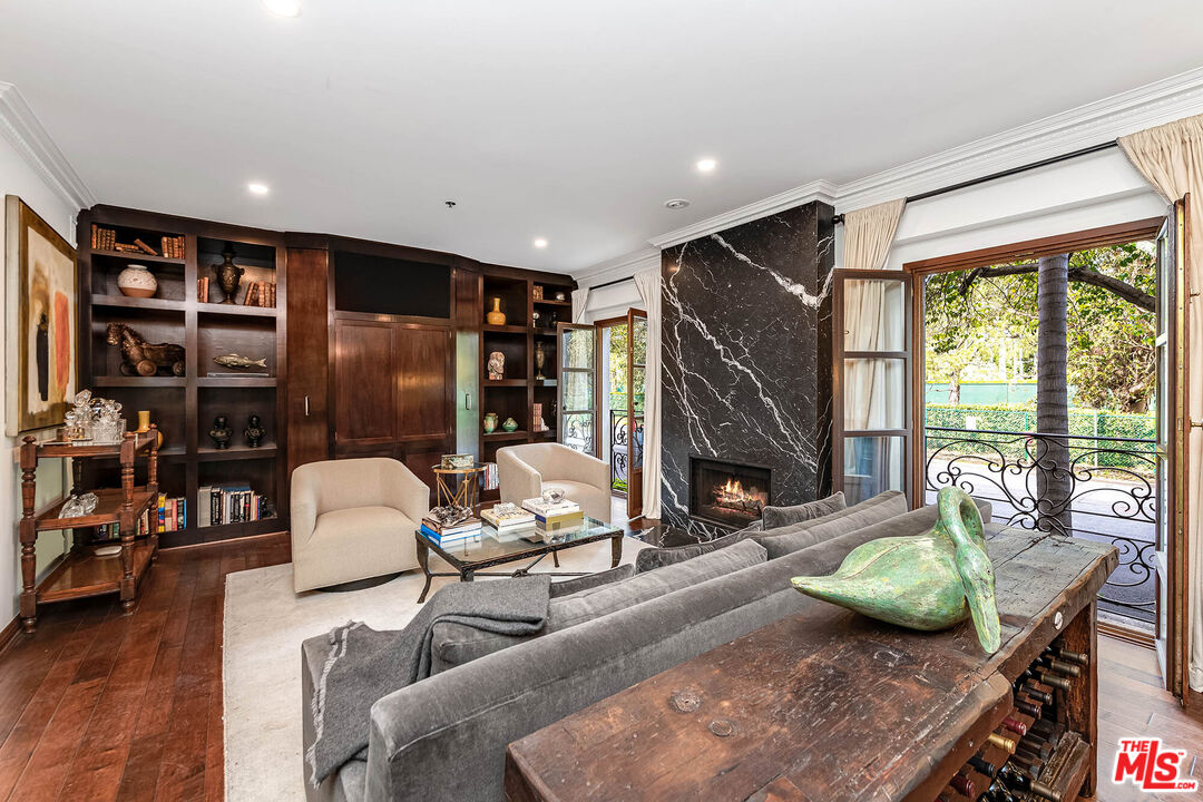 425 N Maple Dr Unit: 204