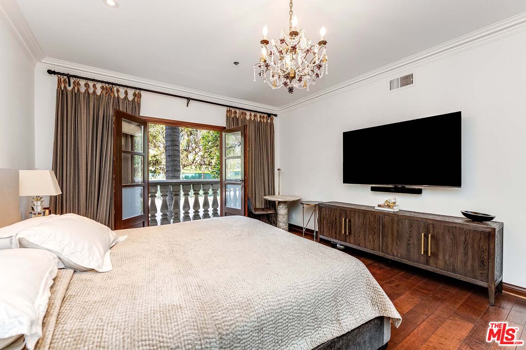 425 N Maple Dr Unit: 204