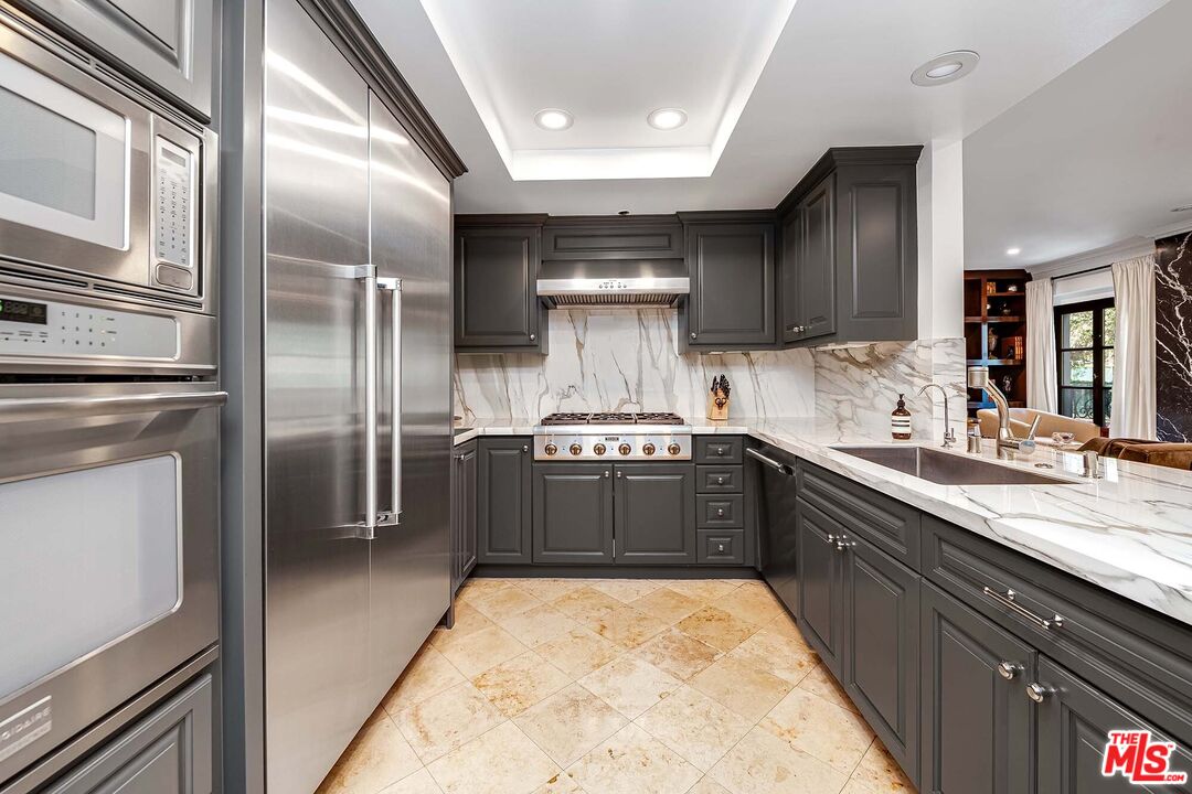 425 N Maple Dr Unit: 204