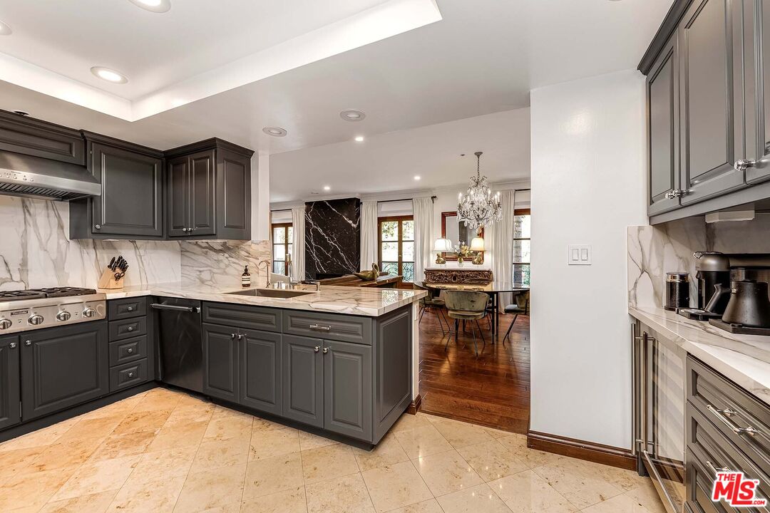 425 N Maple Dr Unit: 204