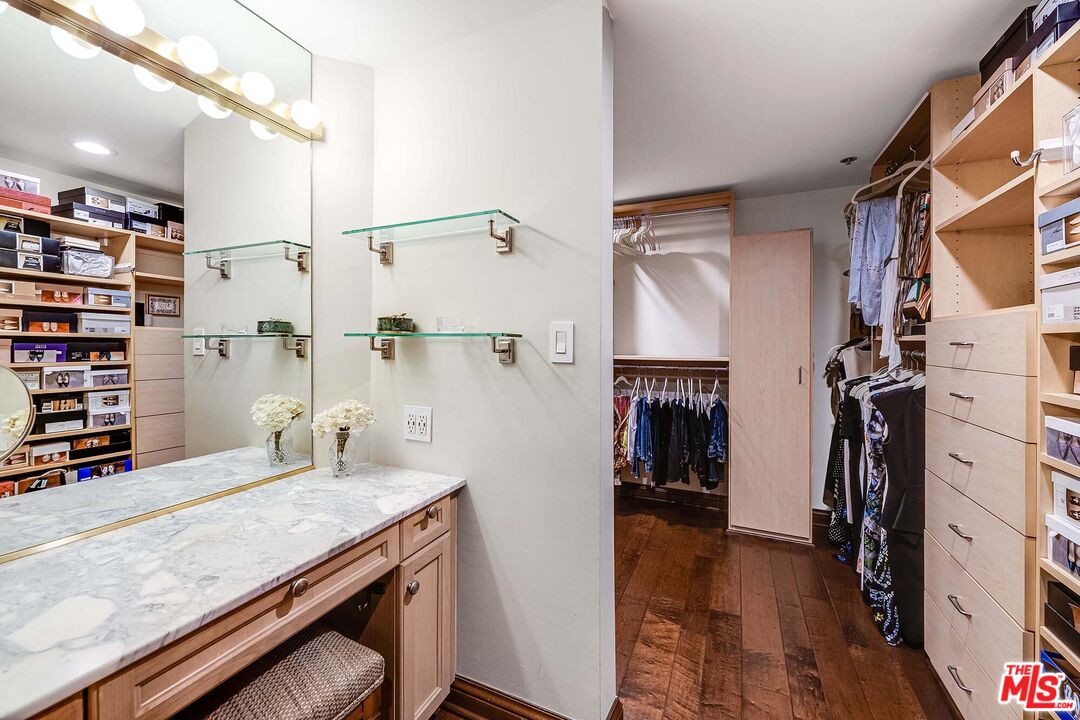 425 N Maple Dr Unit: 204