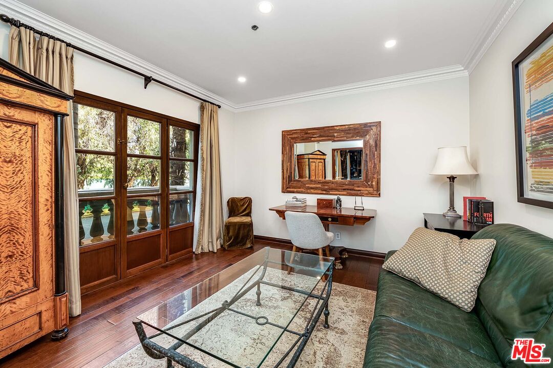 425 N Maple Dr Unit: 204