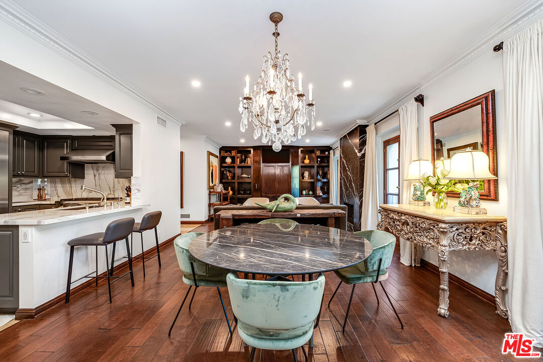 425 N Maple Dr Unit: 204