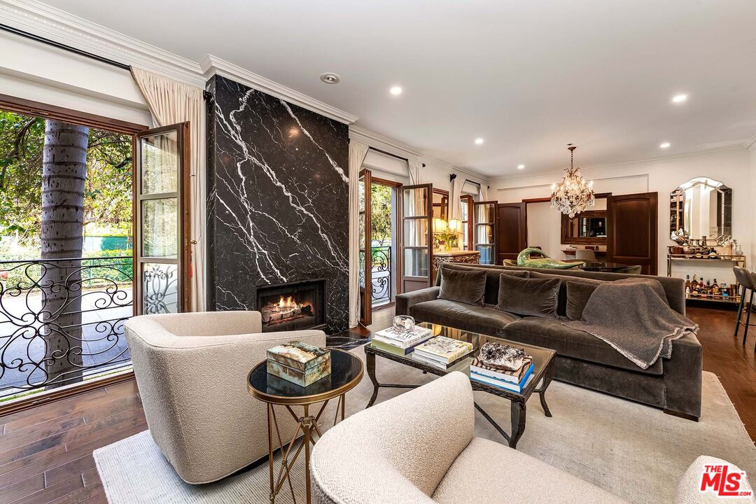 425 N Maple Dr Unit: 204