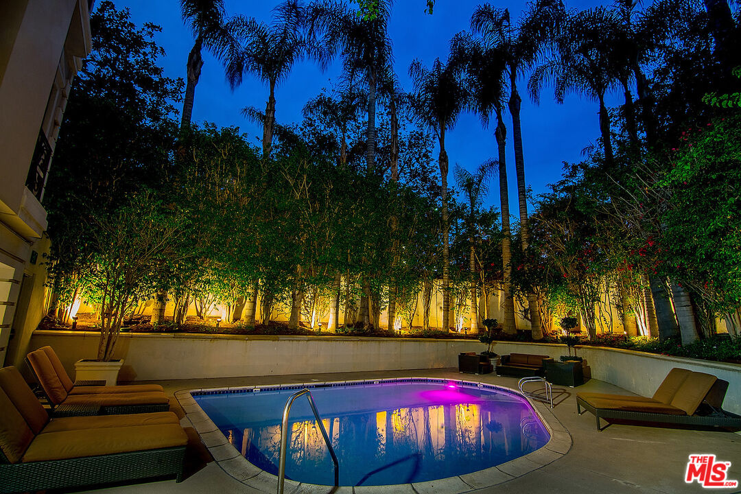 425 N Maple Dr Unit: 204