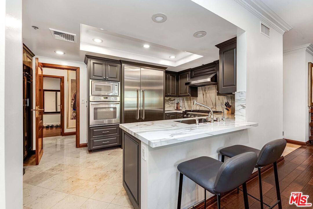 425 N Maple Dr Unit: 204