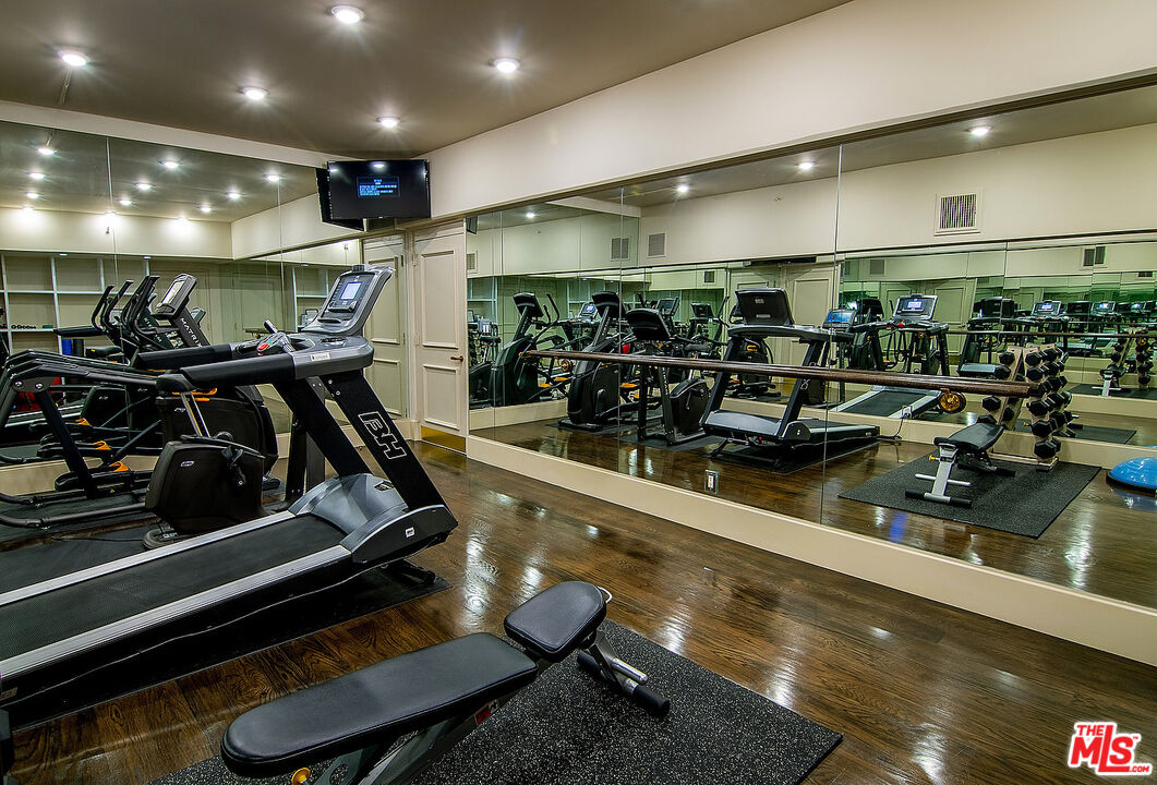 425 N Maple Dr Unit: 204