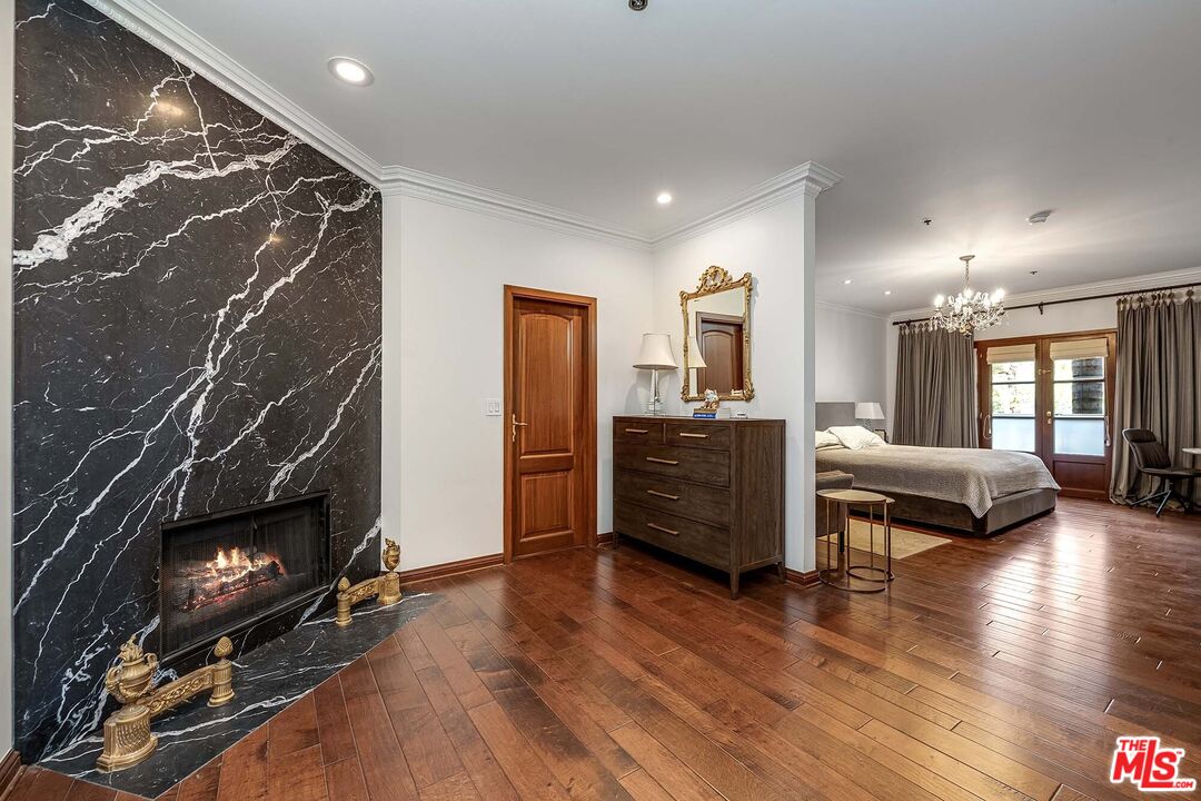 425 N Maple Dr Unit: 204