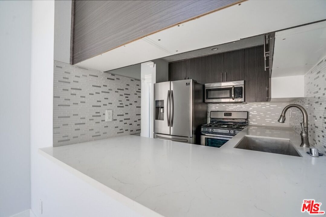 1034 S Shenandoah St Unit: 6