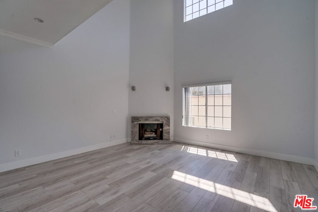 1034 S Shenandoah St Unit: 6