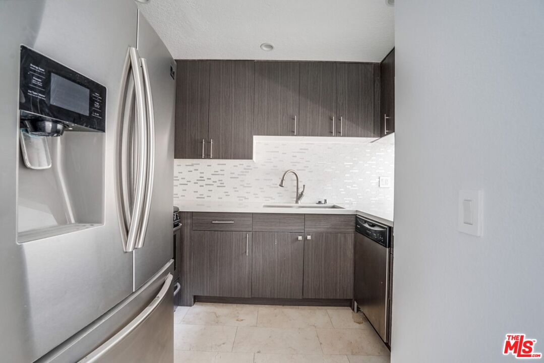 1034 S Shenandoah St Unit: 6